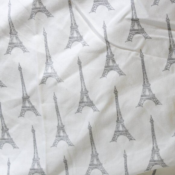Eiffel Tower Print King Size Sheet Set - White with Grey Eiffel Towers - Picture 9 of 12